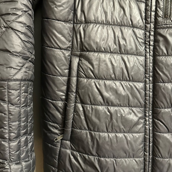 Patagonia Women's Black Quilted Parka - Picture 4 of 5